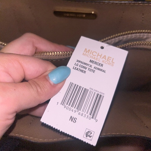 Micheal Kors Mercer LG Convo Tote - Picture 6 of 6